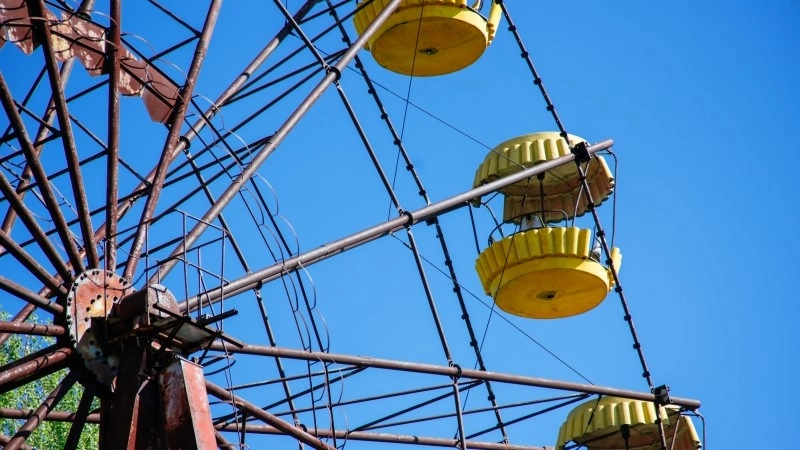 ferris wheel in amusement park.