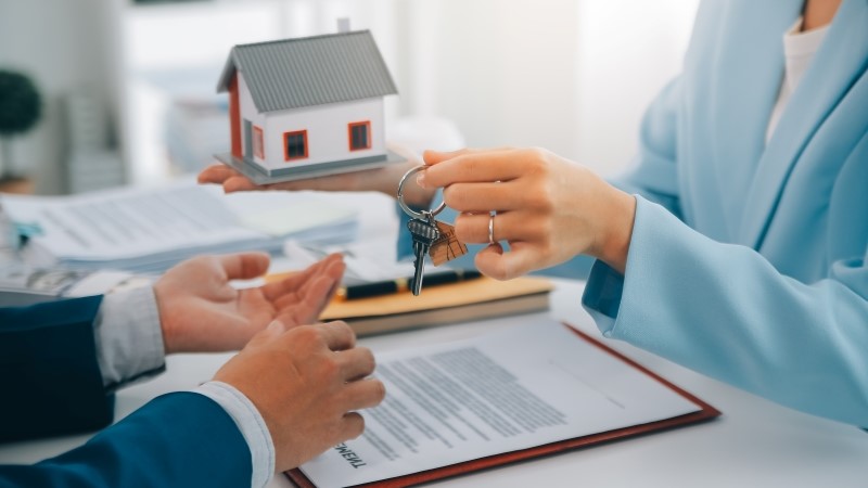 Real estate agent talked about the terms of the home purchase agreement and asked the customer to sign the documents to make the contract legally,