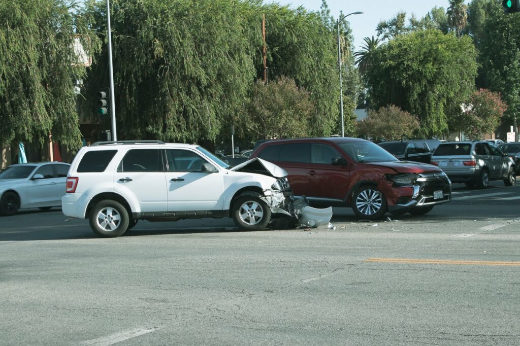 Cincinnati, OH – Injury Crash Reported on Sutton Ave.