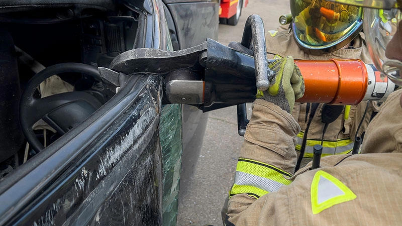 Injury crashe-trapped in their vehicle