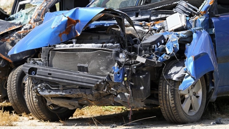 multiple vehicle collision in high speed traffic accident